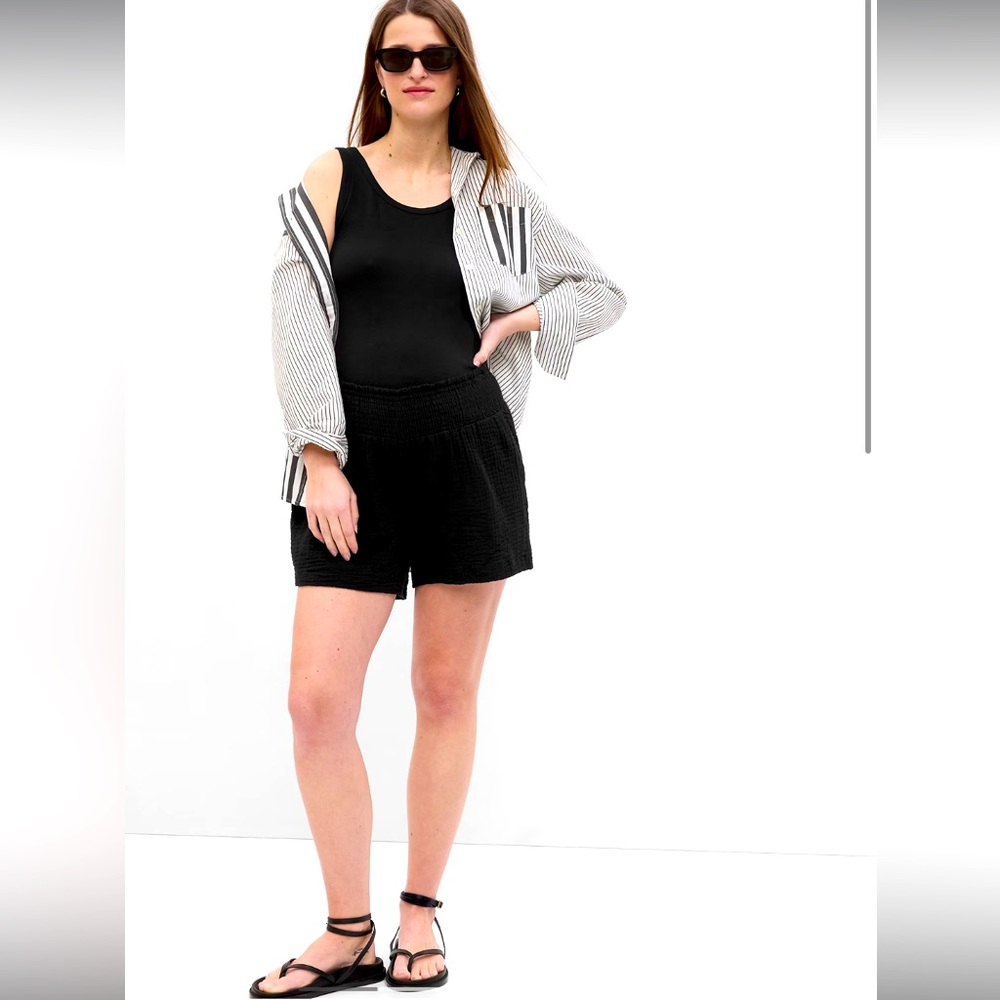 GAP Maternity Crinkle Gauze Smocked Shorts